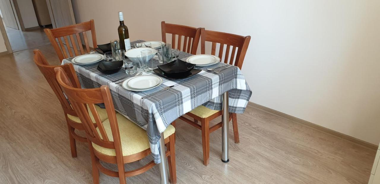 Family Holiday Apartments Breez 1 Várna Kültér fotó